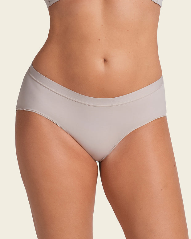 Semi low-rise smooth hiphugger panty