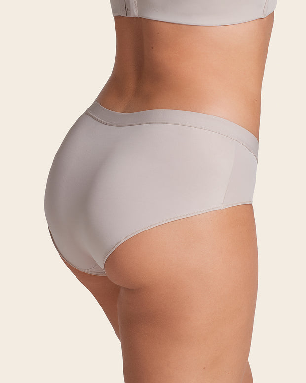Semi low-rise smooth hiphugger panty
