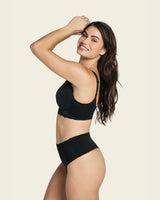Deep coverage bra: soft lightly-lined lace underwire bra#color_700-black