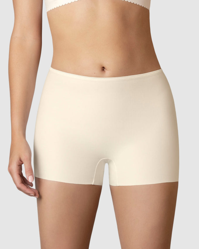 Eco-friendly seamless panty short made of recycled plastic bottles#color_253-ivory