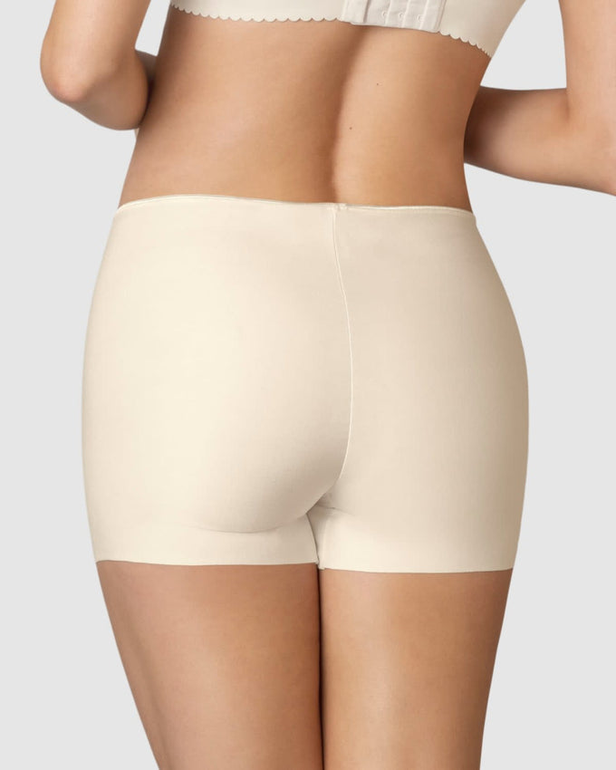 Eco-friendly seamless panty short made of recycled plastic bottles#color_253-ivory