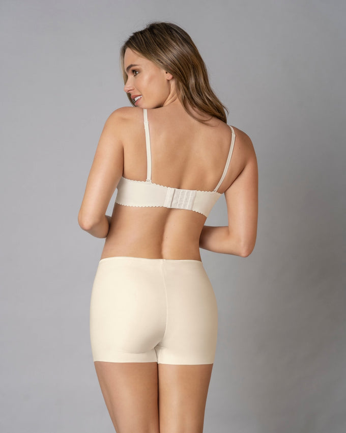 Eco-friendly seamless panty short made of recycled plastic bottles#color_253-ivory