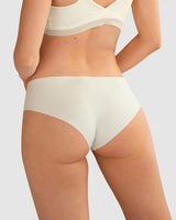 Seamless hipster panty with decorative contrast stitching#color_253-ivory