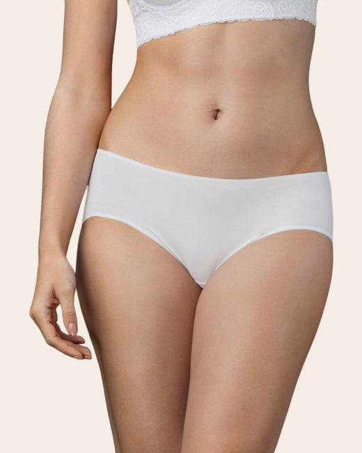 Low-rise hiphugger panty with ultra-flat seams#color_000-white